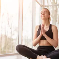 Co znaczy namaste w jodze: duchowe znaczenie i symbolika gestu