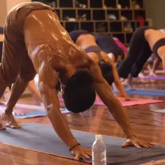 Hot joga co to - poznaj wszystkie tajniki treningu w wysokiej temperaturze