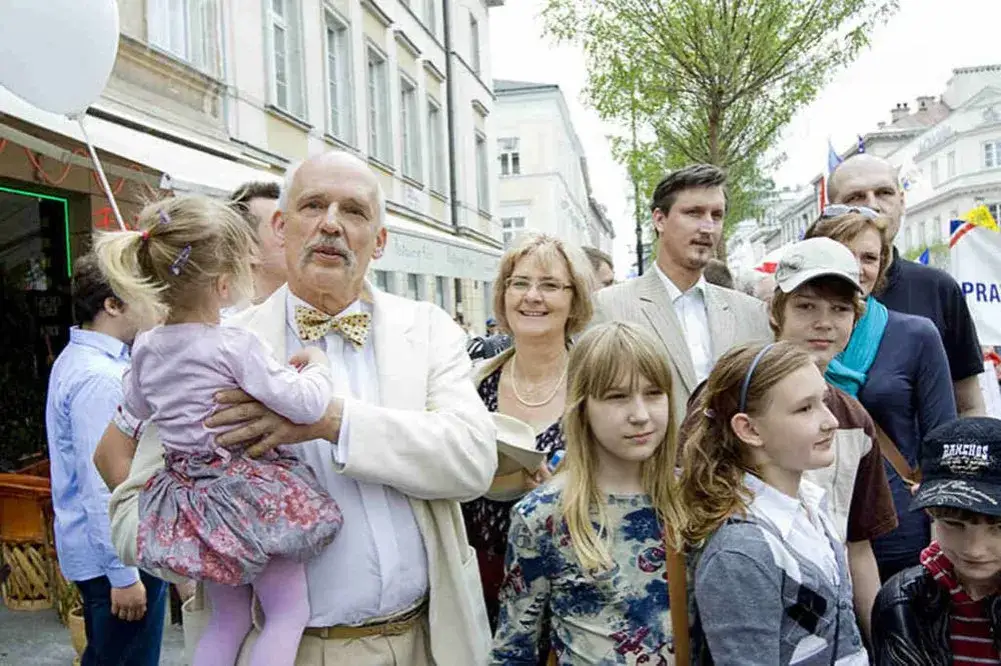 Zdjęcie Ile dzieci ma Korwin? Poznaj zaskakującą liczbę potomstwa polityka